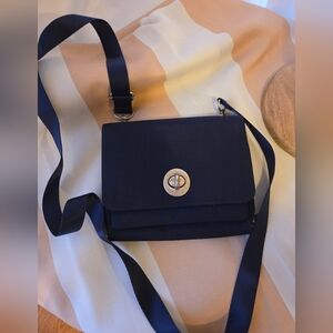 Baggallini Navy Canvas Like Material Twist Lock Closure NWOT Cross Body Handbag